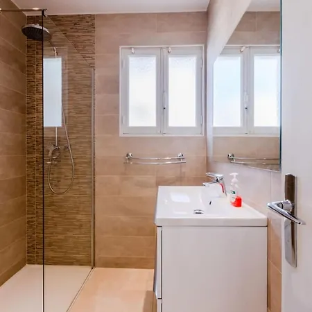 2br 3 Min From The Center & The Croisette *