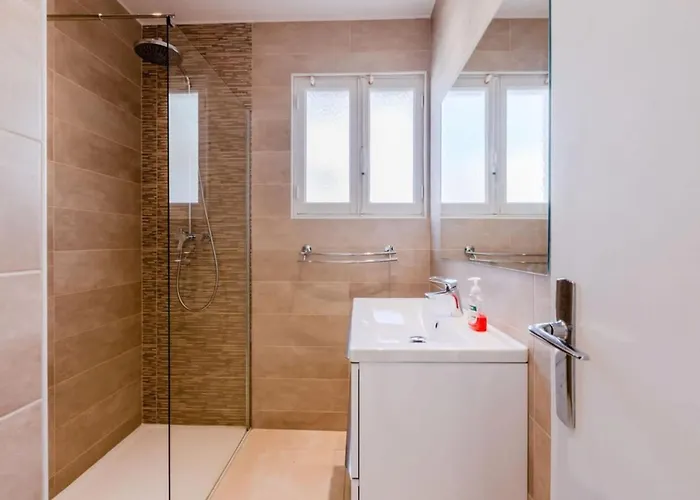 2br 3 Min From The Center & The Croisette *